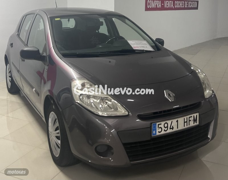 Renault Clio CLIO 1200 75 CV AUTENTIQUE de 2012 con 176.000 Km por 5.900 EUR. en Tenerife