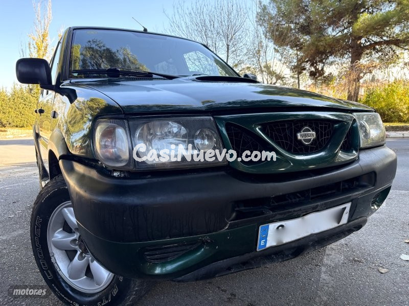 Nissan Terrano 2.7 TDI L KLIMA-LLANTAS-ESTRIBOS-4x4- de 2001 con 340.000 Km por 5.900 EUR. en Granada
