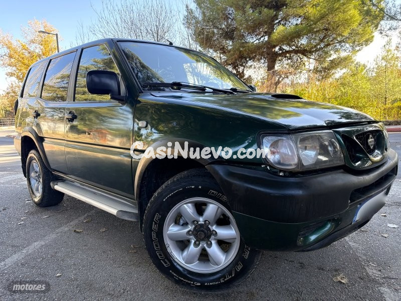 Nissan Terrano 2.7 TDI L KLIMA-LLANTAS-ESTRIBOS-4x4- de 2001 con 340.000 Km por 5.900 EUR. en Granada