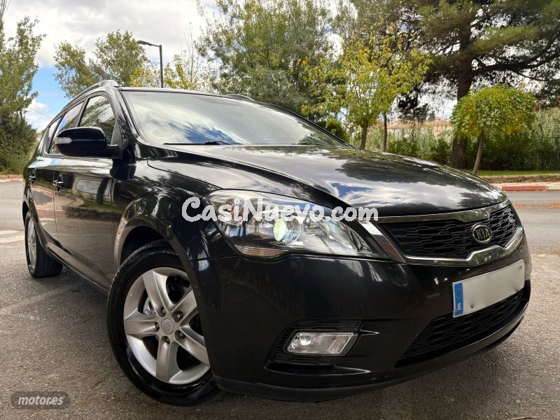 Kia Ceed 1.6 CRDI PIEL-KLIMATIZADOR-PARKTRONIC-LLANTAS SPORT-FUL de 2012 con 247.000 Km por 3.700 EU...