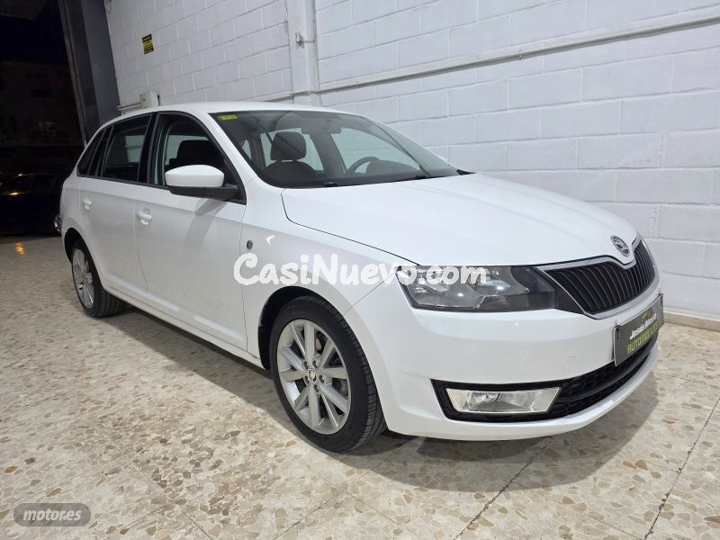 Skoda Rapid Spaceback ambition de 2014 con 170.000 Km por 7.600 EUR. en Sevilla