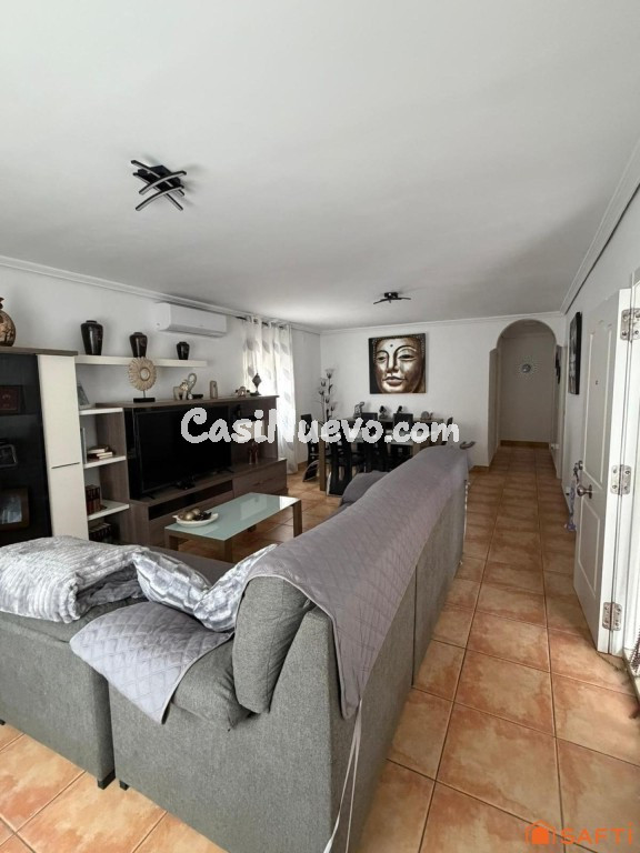 Villa unifamiliar con casa independiente