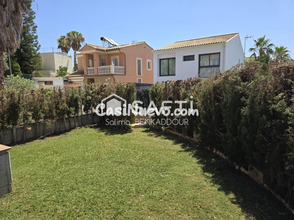 Estupendo chalet de 450 m2 de parcela y 365 m2 de vivienda.