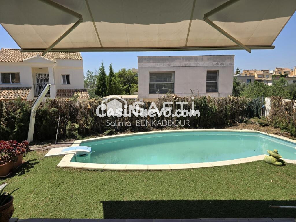 Estupendo chalet de 450 m2 de parcela y 365 m2 de vivienda.