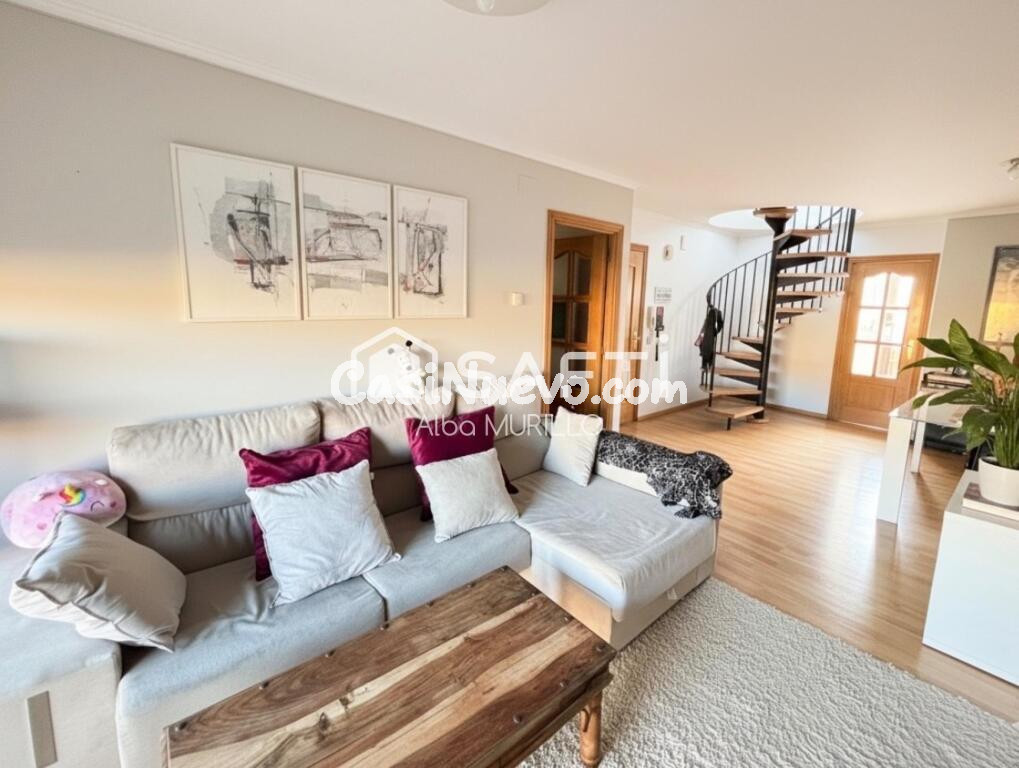 Precioso dúplex con terraza en La Girada, Vilafranca del Penedès