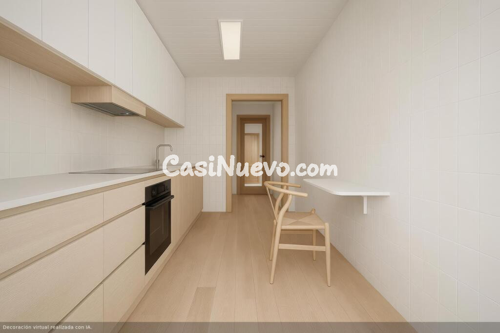 Amplio piso con 3 dobles, 2 baos, parking, ascensor y piscinaa 1 km del mar!