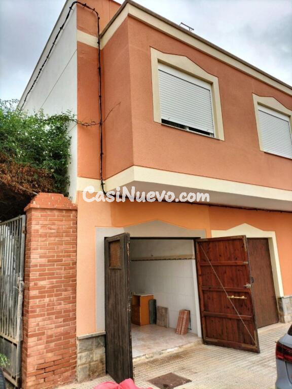 Vive el encanto de Mar de Cristal: patio, garaje y la playa a un paso