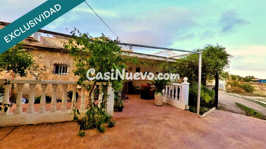 20.000 m2 de Finca con chalet, via y frutales.