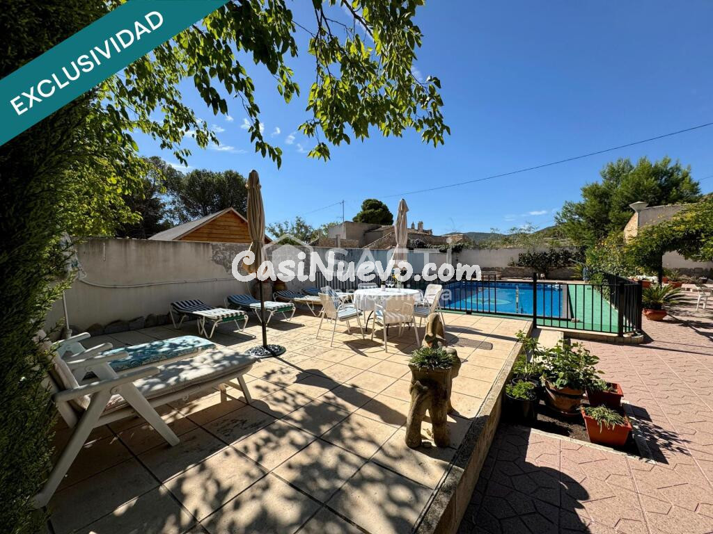 Gran casa con piscina y casa de invitados en Xinorla (Monóvar)
