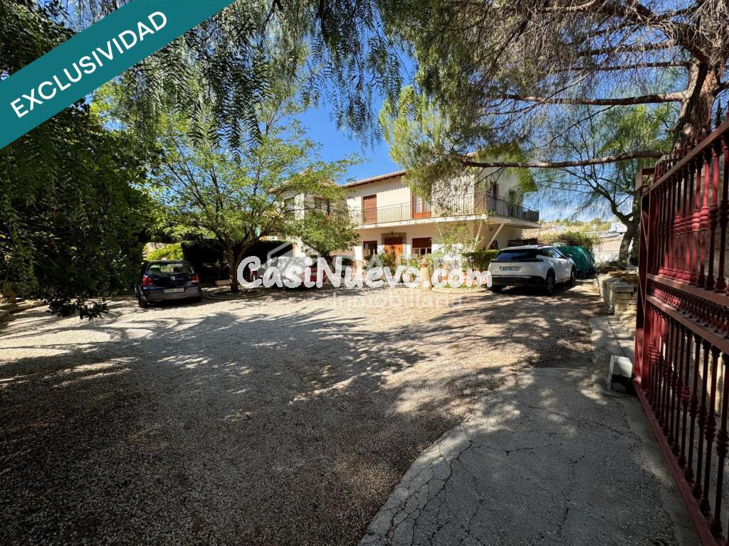 Gran casa con piscina y casa de invitados en Xinorla (Monóvar)