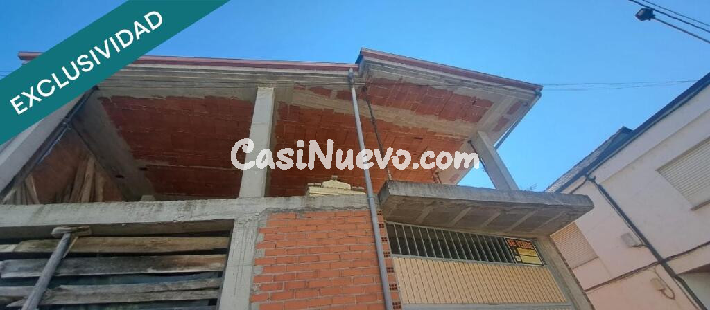 Casa sin terminar en valtuille de arriba con garaje y patio