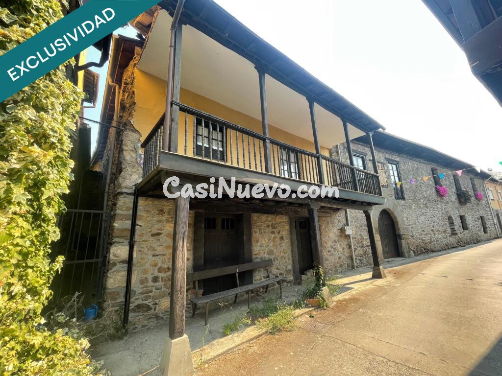 Casa de piedra blasonada con patio interior, bodega y lareira – San Esteban de Valdueza (Ponferrada)