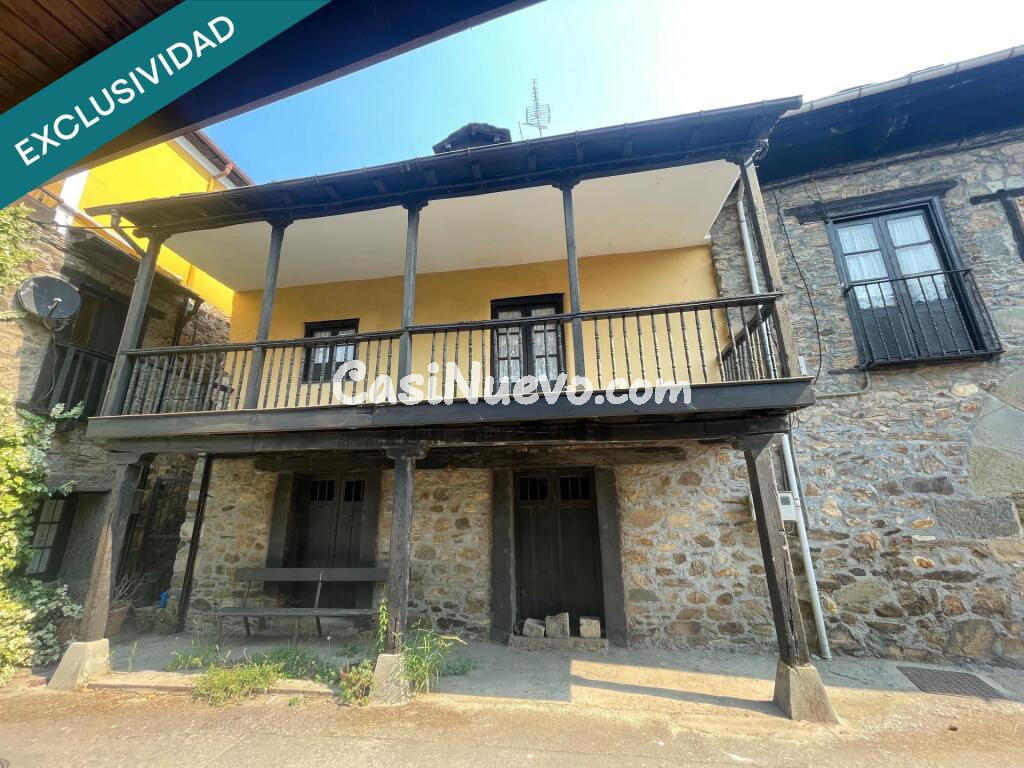 Casa de piedra blasonada con patio interior, bodega y lareira – San Esteban de Valdueza (Ponferrada)