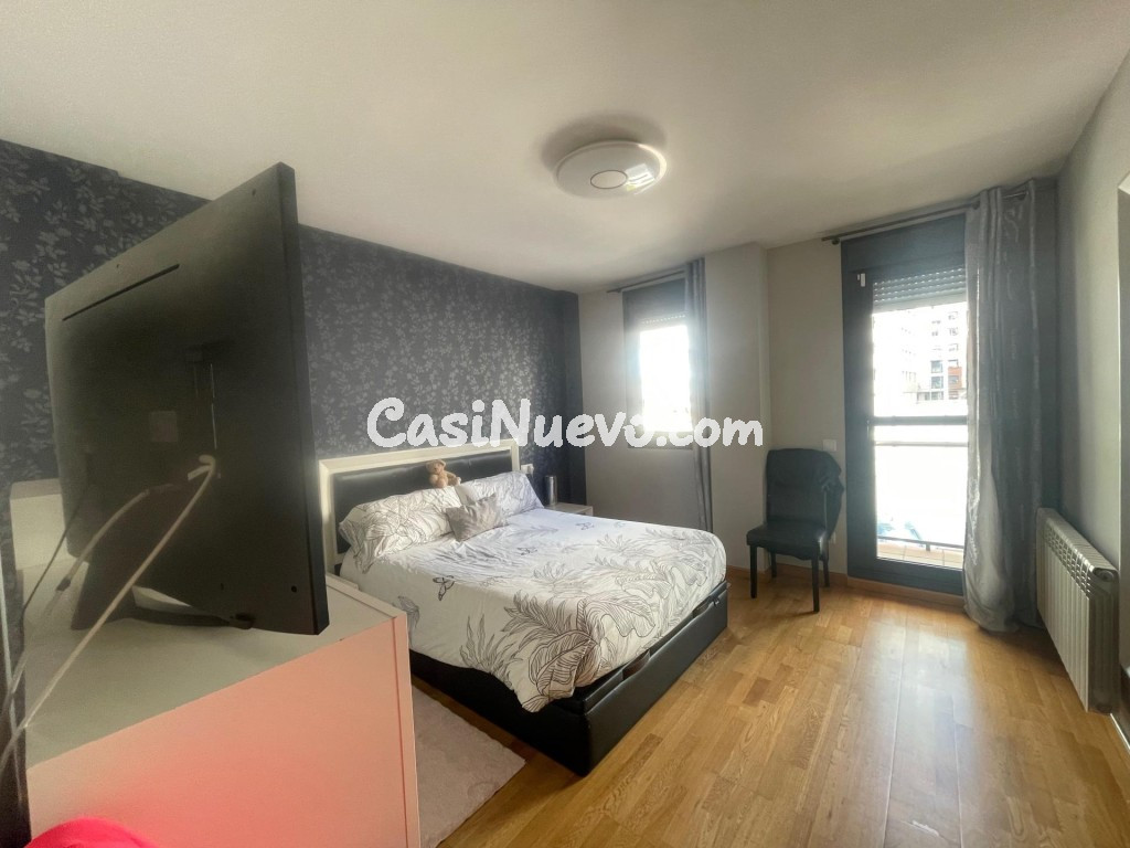 Chalet adosado en la Rosaleda con jardín privado , piscina comunitaria