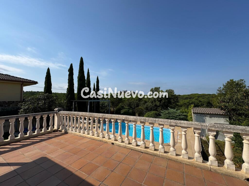 Tu refugio soñado: casa con piscina en medio de la naturaleza.