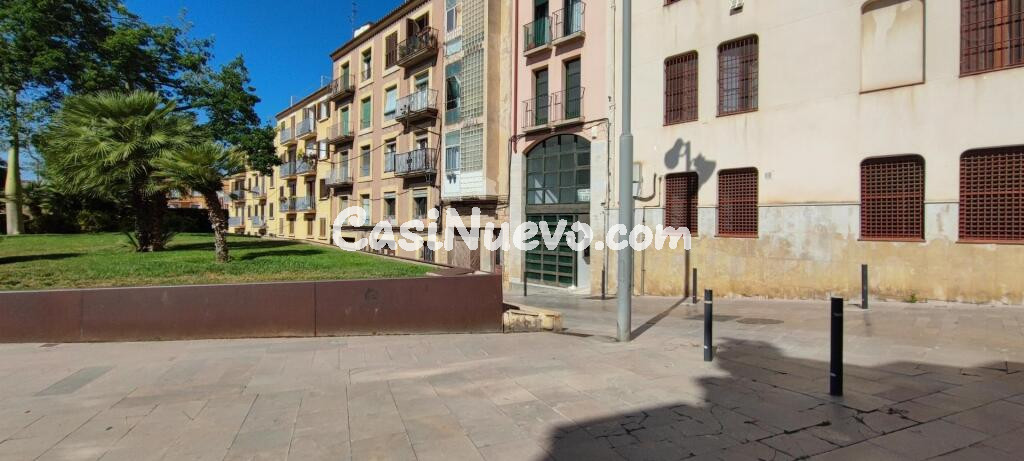 Vivienda / para LOFT / Local, en casco antiguo de Tarragona, cerca de plaza con zona comercial, restauración - zona fiestas.