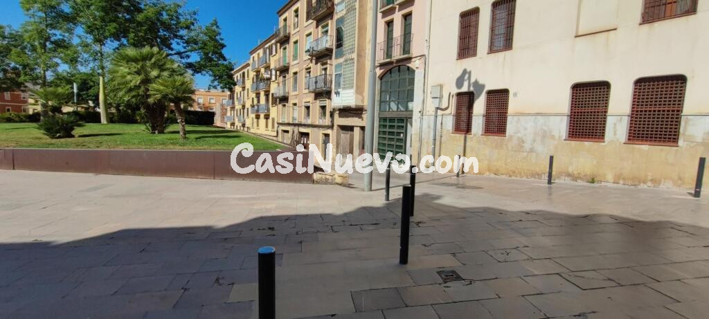 Vivienda / para LOFT / Local, en casco antiguo de Tarragona, cerca de plaza con zona comercial, restauración - zona fiestas.