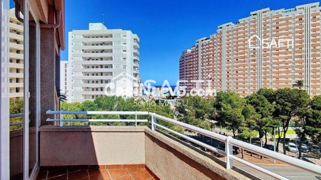 ¡Impresionante Ático Dúplex con Vistas al Mar y la Montaña!