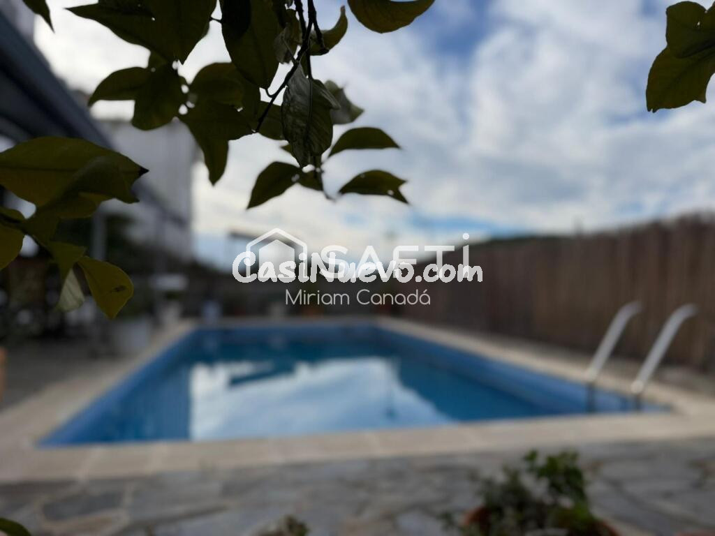 Casa amplia con piscina y jacuzzi en Calafell