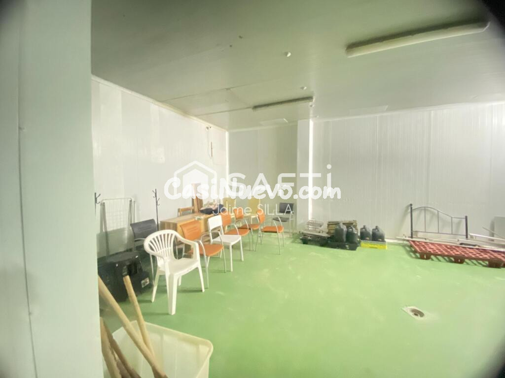 Nave industrial 566 m² con licencia de actividad.