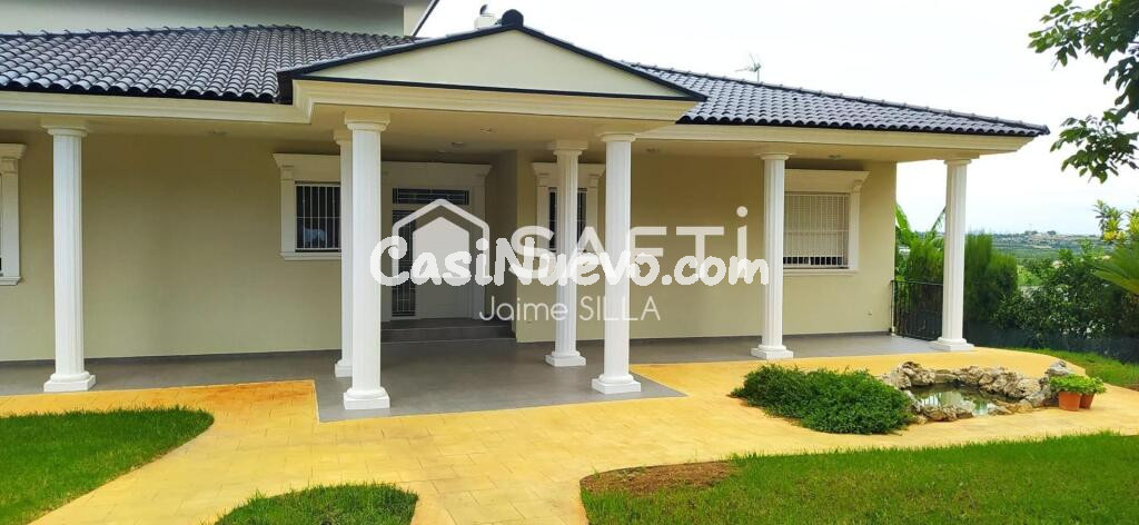 Chalet independiente de 475 m² en parcela de 1.400 m²