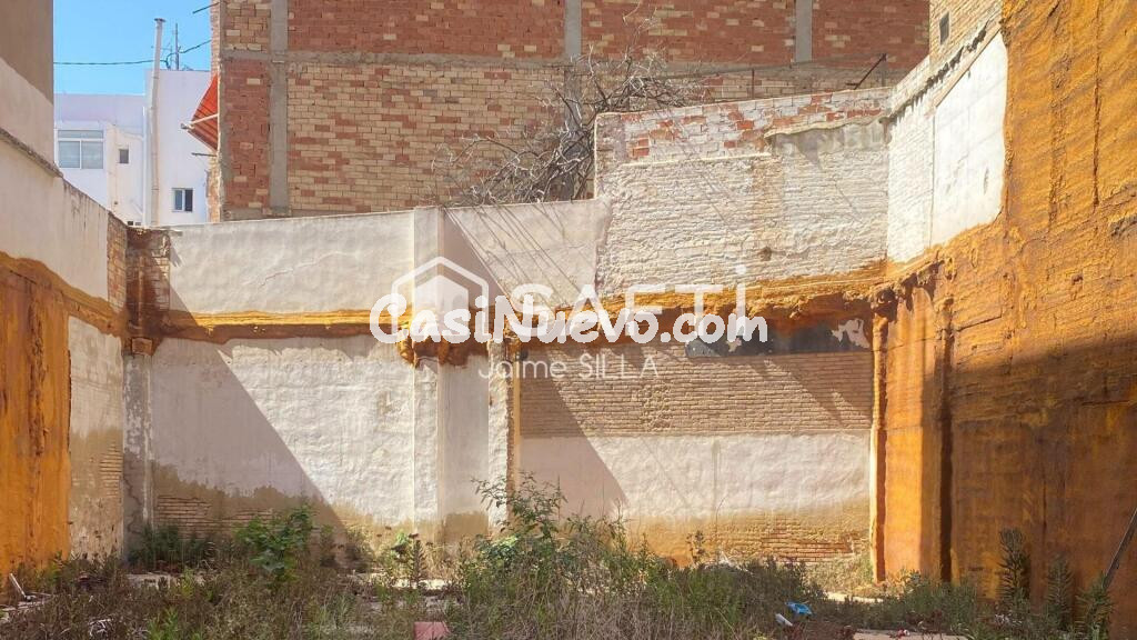 Solar en la arteria principal de Xirivella 232 m²