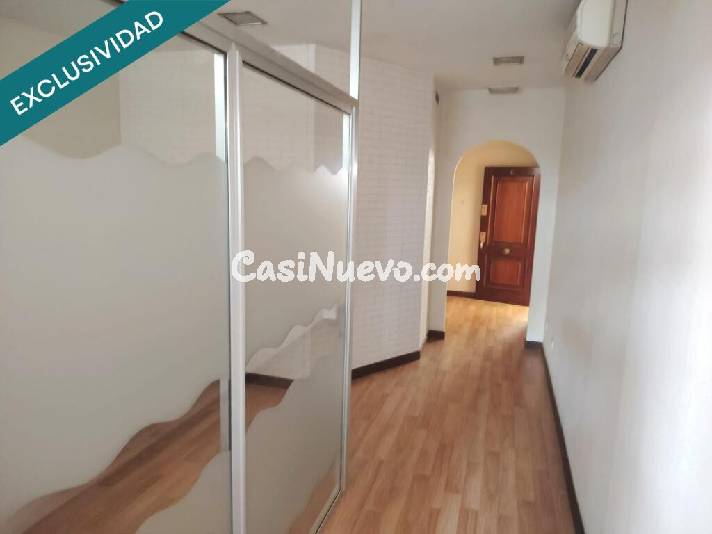 Oficinas con terraza y luz en pleno Calvario