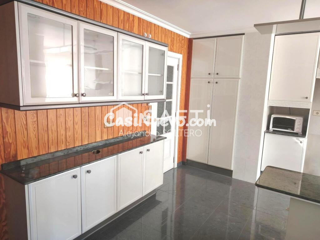 Gran piso familiar en Gran Vía, garaje y trastero.