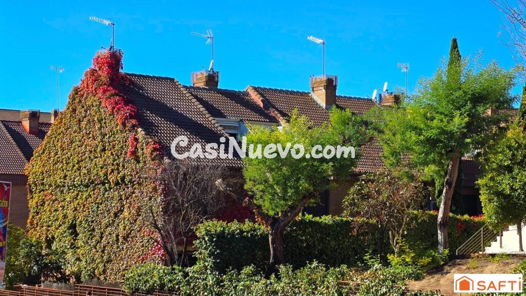 Chalet pareado en esquina: Elegancia y amplitud a escasos metros del Burgocentro.