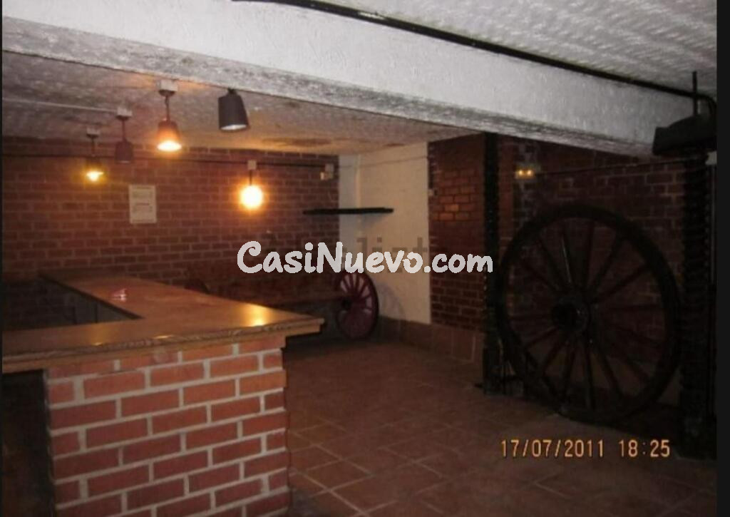 Solar con bodegas y patio para vivienda o negocio