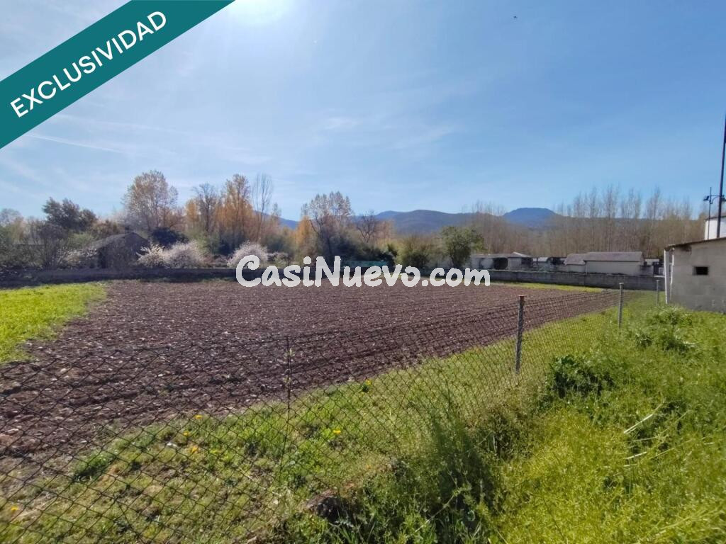 Nave y Finca urbana vallada  en Dehesas. Ponferrada