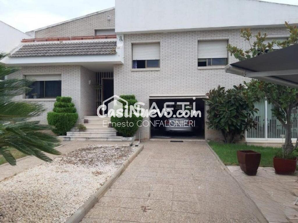 MAGNIFICO CHALET EN ALCANAR PLAYA DE 400m2, (NEGOCIABLE CON OFERTAS RAZONABLES)