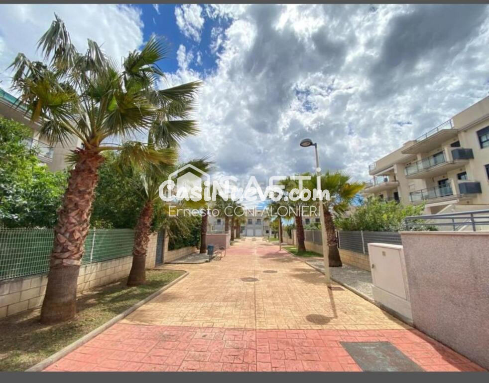 Hermoso piso esquinero con vistas al mar y con licencia turstica en urbanizacin Panormica Golf.