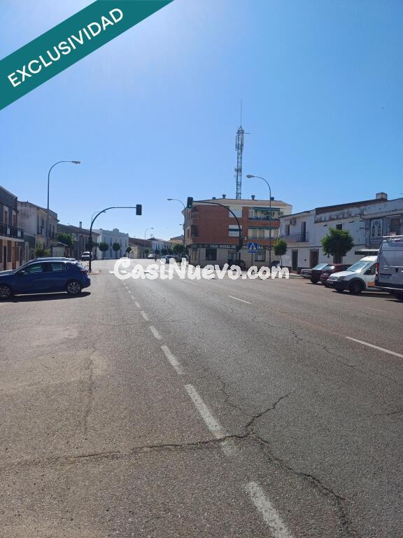Local comercial en Talavera la real. La mejor zona empresarial.