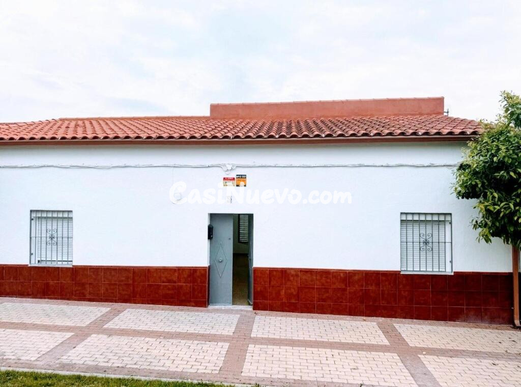 Casa cerca de badajoz. La Albuera. Sin comisin de agencia.