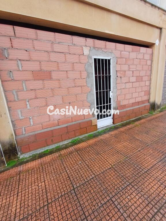 Excelente local comercial. Urbanización Guadiana.