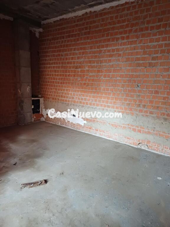 Local comercial en urbanización Guadiana. Badajoz.