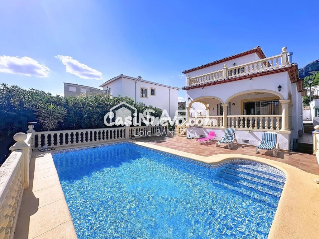 Casa luminosa con piscina en Sagra