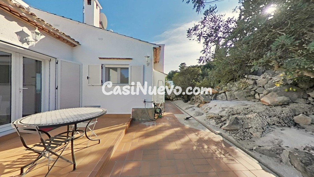 Villa 4 dormitorios en parcela amplia, zona segura La Sella
