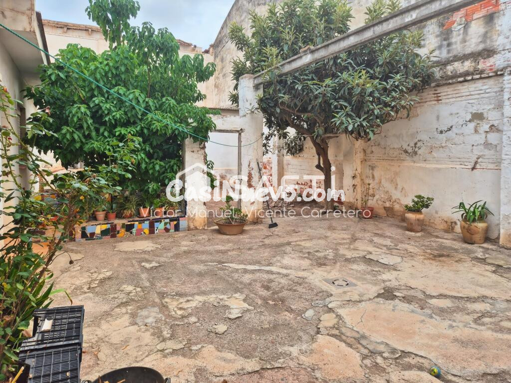 Casa en las Casas de Bárcena en un solar de 338m2