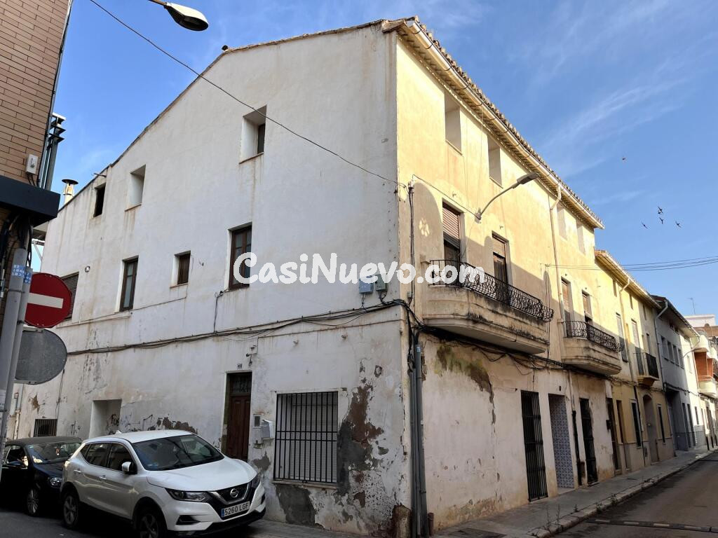 Casa señorial con historia y carácter en el corazón de Moncada.