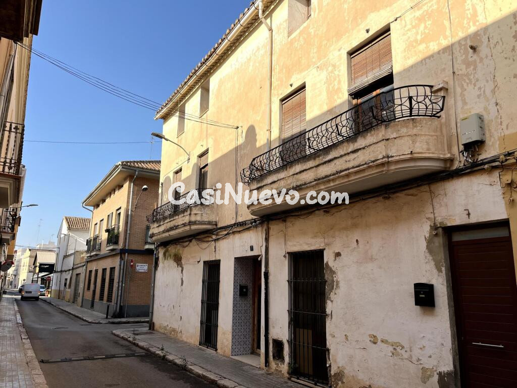 Casa señorial con historia y carácter en el corazón de Moncada.