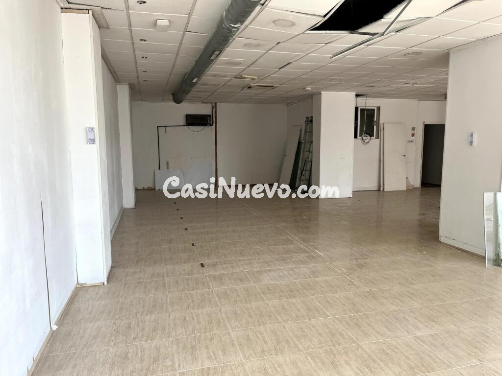 Magnfico local comercial con amplia fachada escaparate en Tavernes Blanques  Valencia
