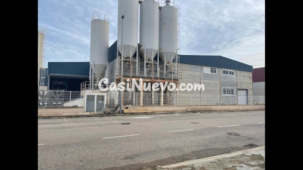 Nave industrial en Oliva