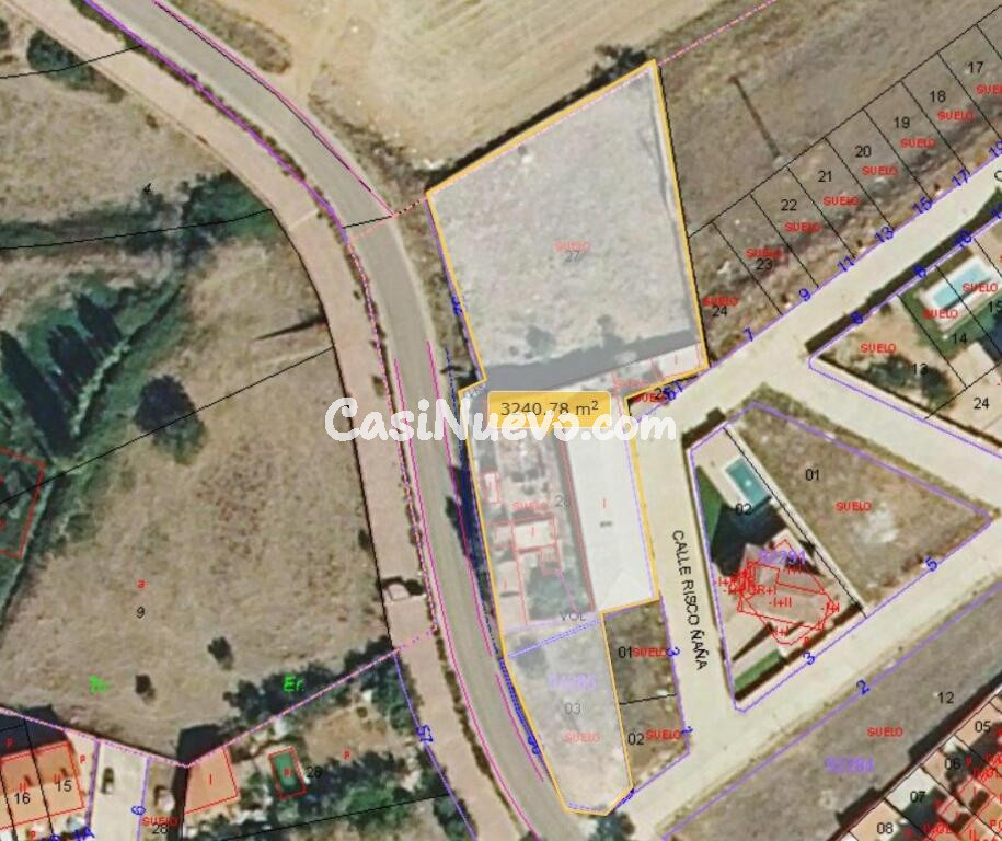 Excepcional Solar Urbano en Los Navalucillos: 3.096 m² con Todos los Servicios