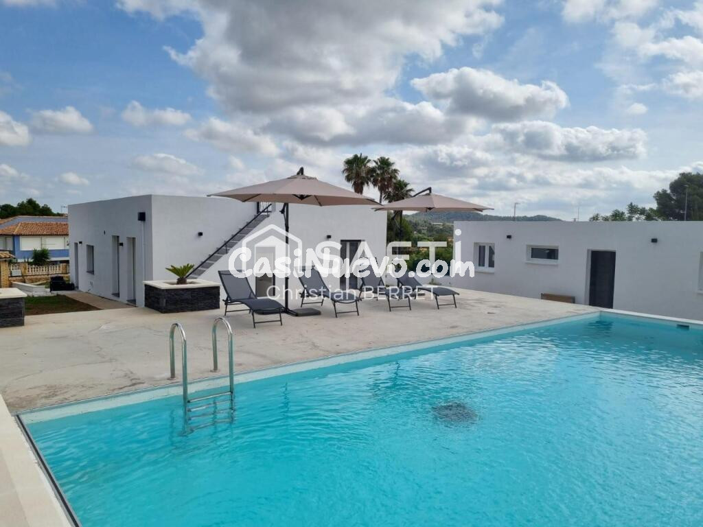 VILLA CON PISCINA CON RENTABILIDAD TURSTICA