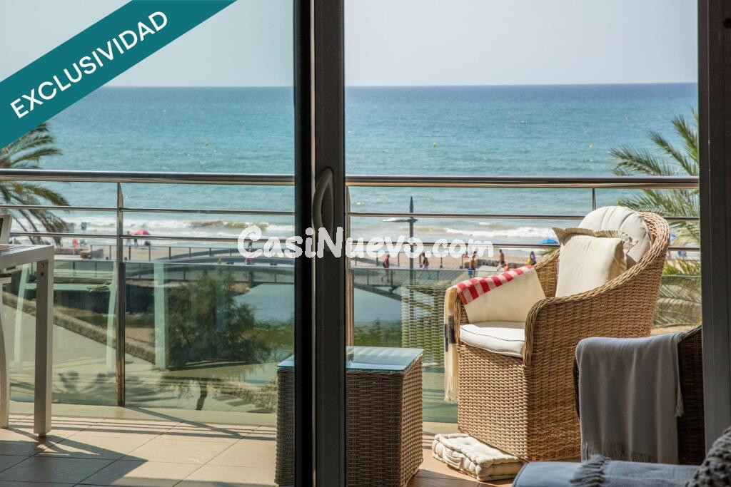 Tu paraso con vistas al mar, piscina y jacuzzi.