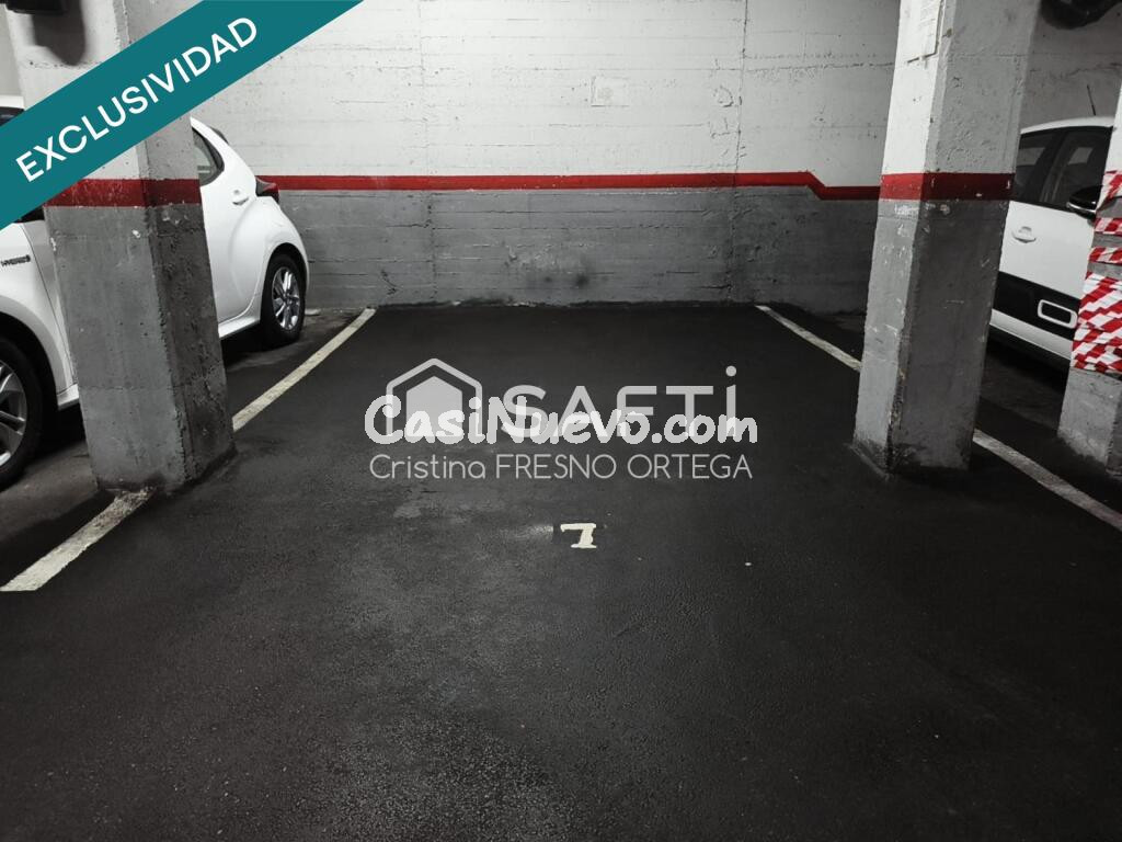 Plaza de parking amplia en Esplugues de Llobregat,en Calle Serra del Montsec,nº 28