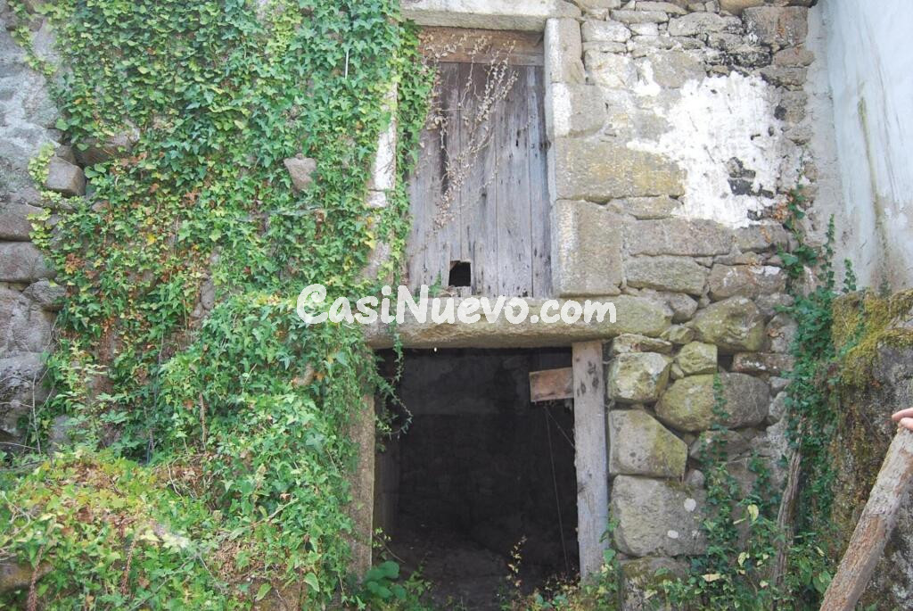 Casa centenaria, con finca, para restaurar