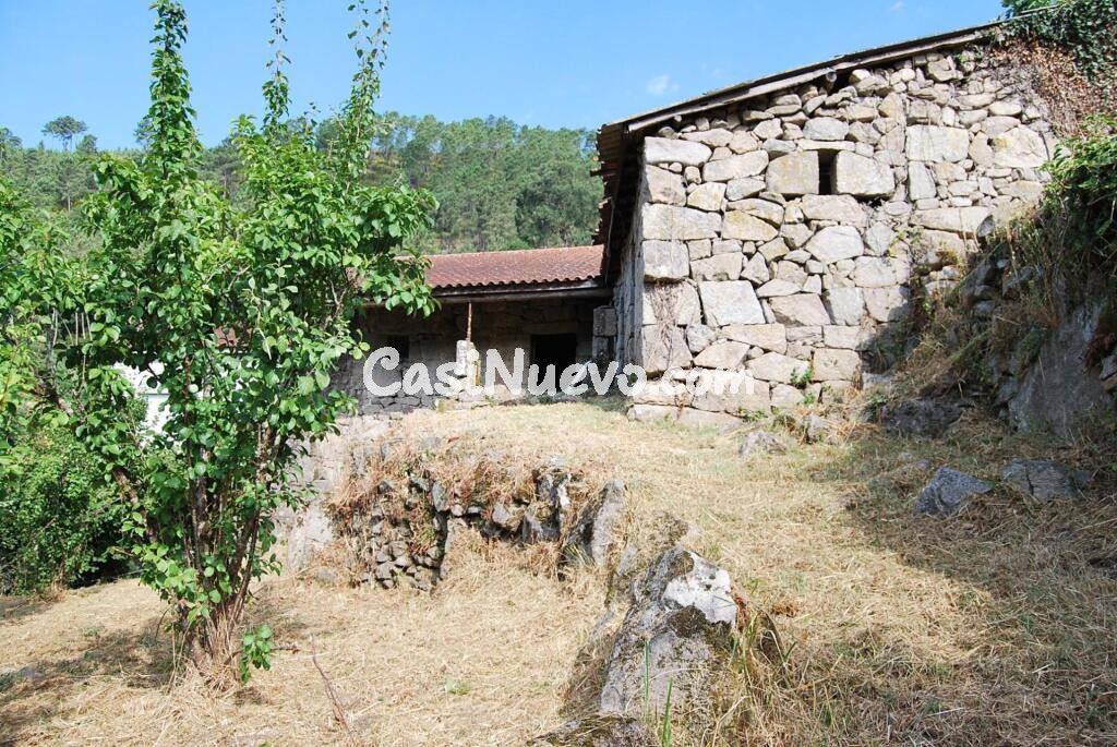 Casa centenaria, con finca, para restaurar